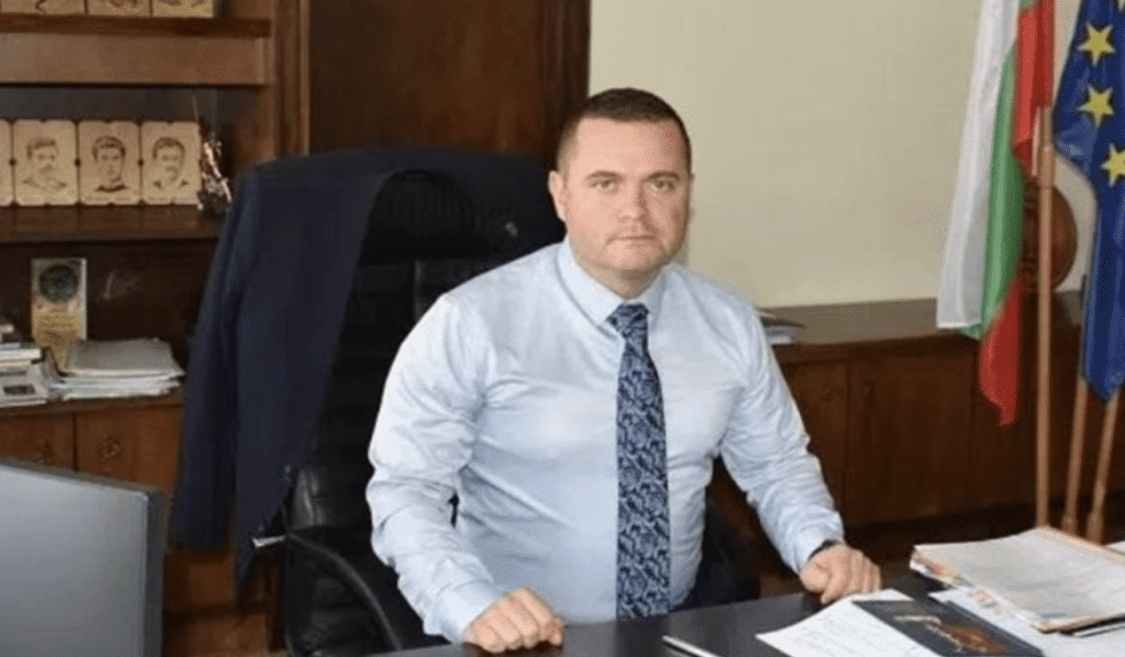 Кметът Пенчо Милков предлага промени в наредбата за превоз на пътници и багаж