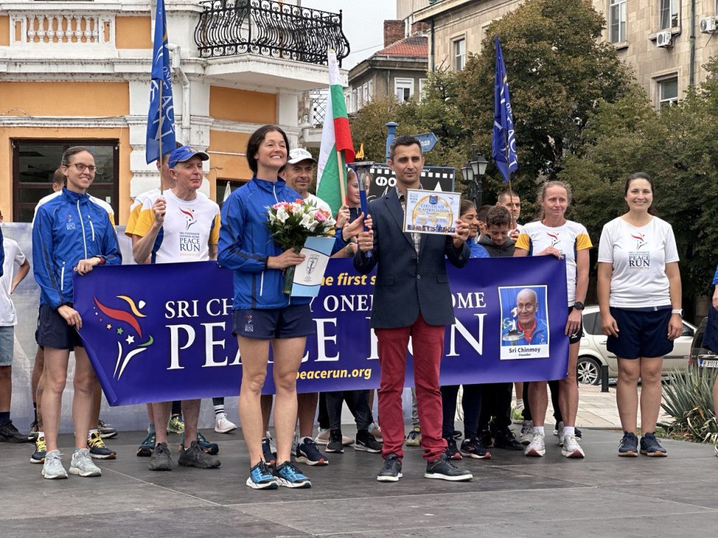 Факелът на мира премина през Русе