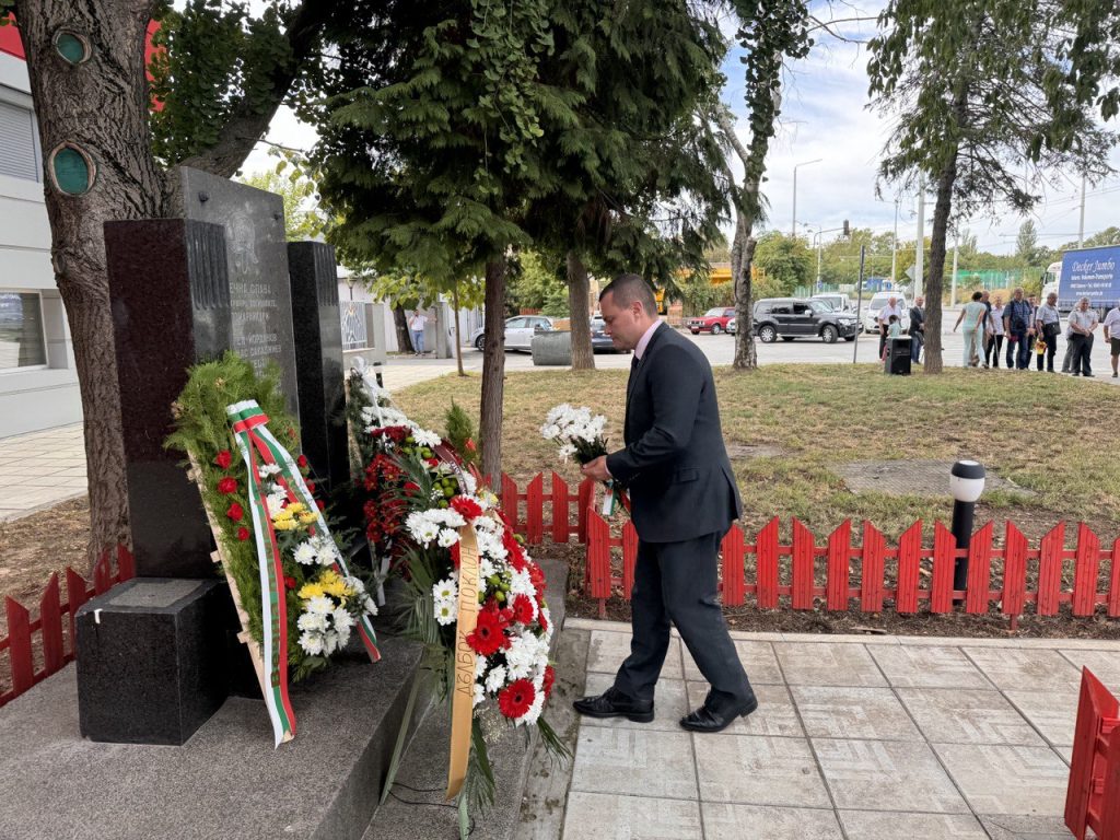 Пенчо Милков почете професионалния празник на пожарникарите