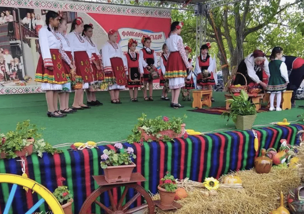 Над 500 фолклорни изпълнители участваха във фестивала в Новград