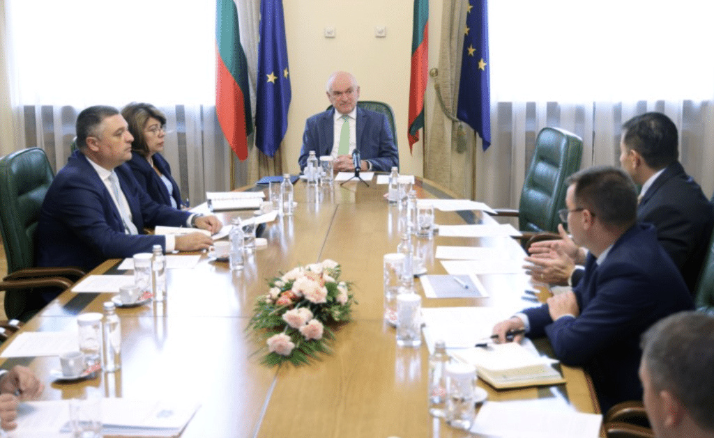 Правителството приема решение за съхранение на машините за вота