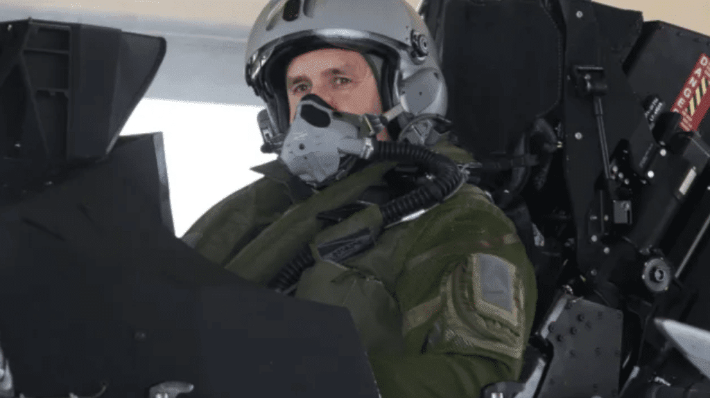 Румен Радев ще лети на изтребител F-16