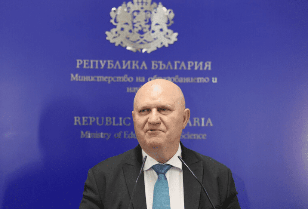 Министърът на образованието поздрави учители и ученици за началото на учебната година