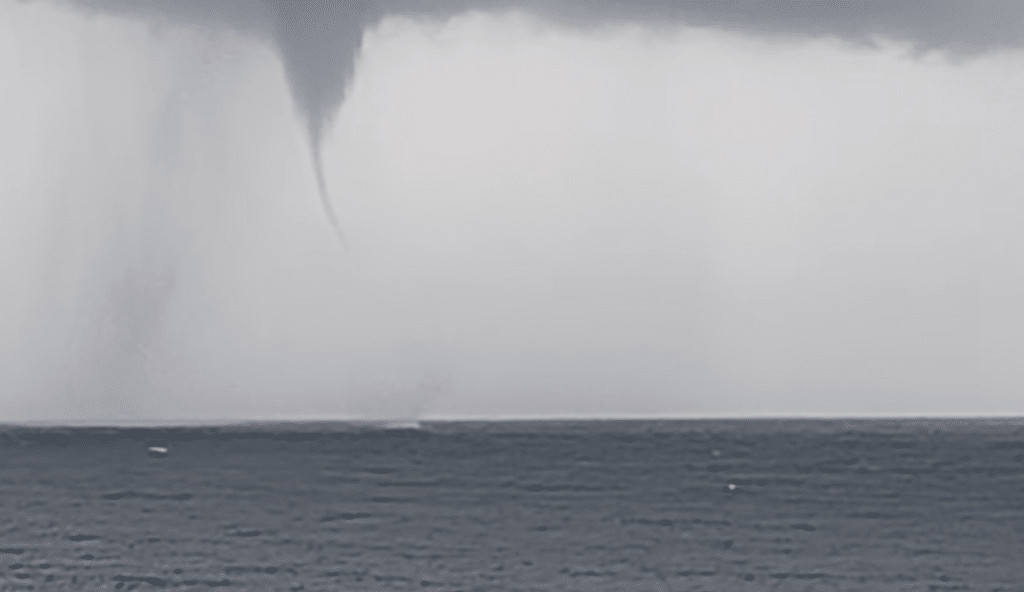 Торнадо в морето край Ахтопол