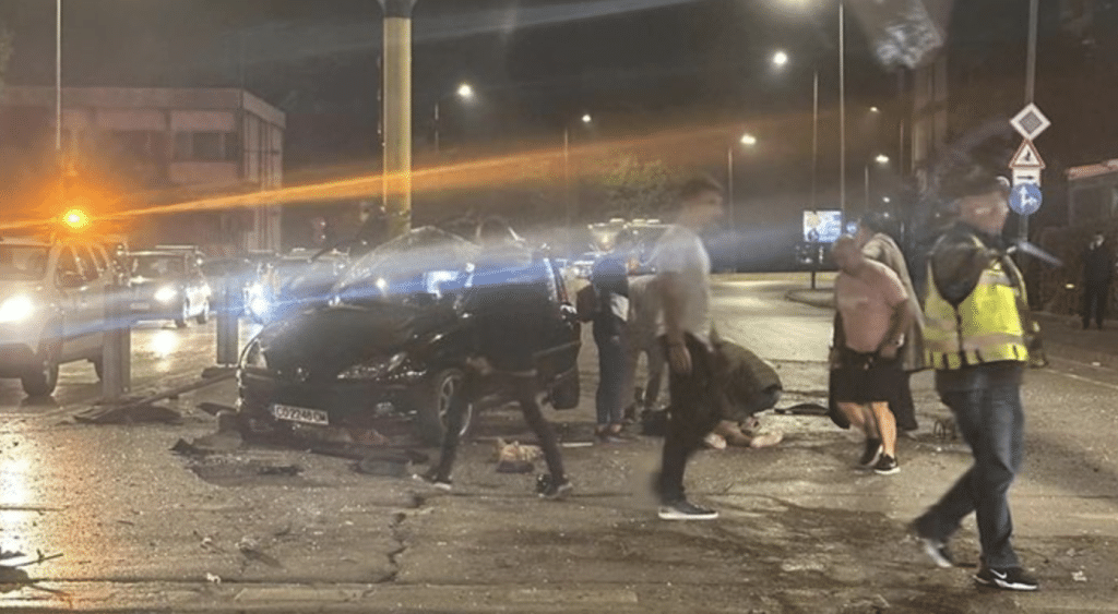 Тежка катастрофа в София, шофьор е в критично състояние