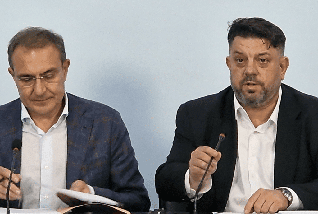 Искат оставката на Зафиров и Гуцанов