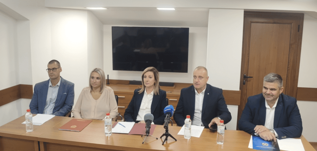 Кражба на кола, опит за обир и палеж в село Ценово