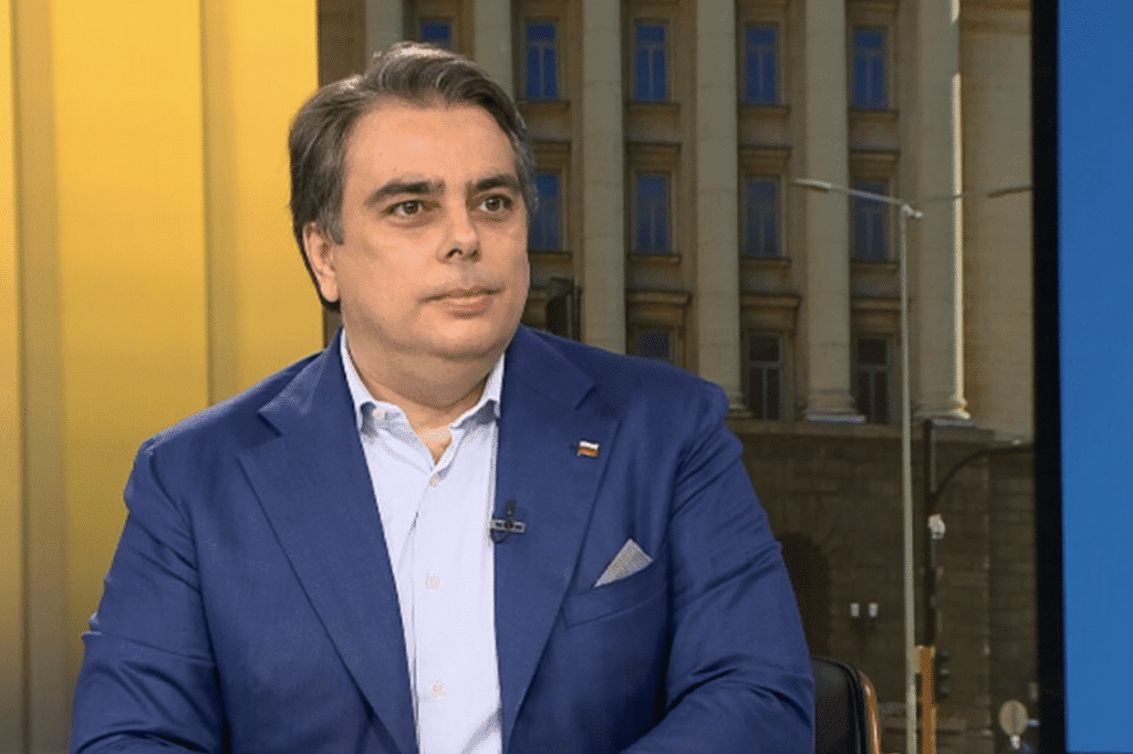Асен Василев: Кандидат-премиерът трябва да е авторитетен юрист или икономист