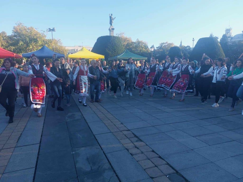 Фестивалът „МладиТЕ заедно“ вдъхнови младежи от Русе за борба със зависимостите чрез спорт, творчество и благотворителност