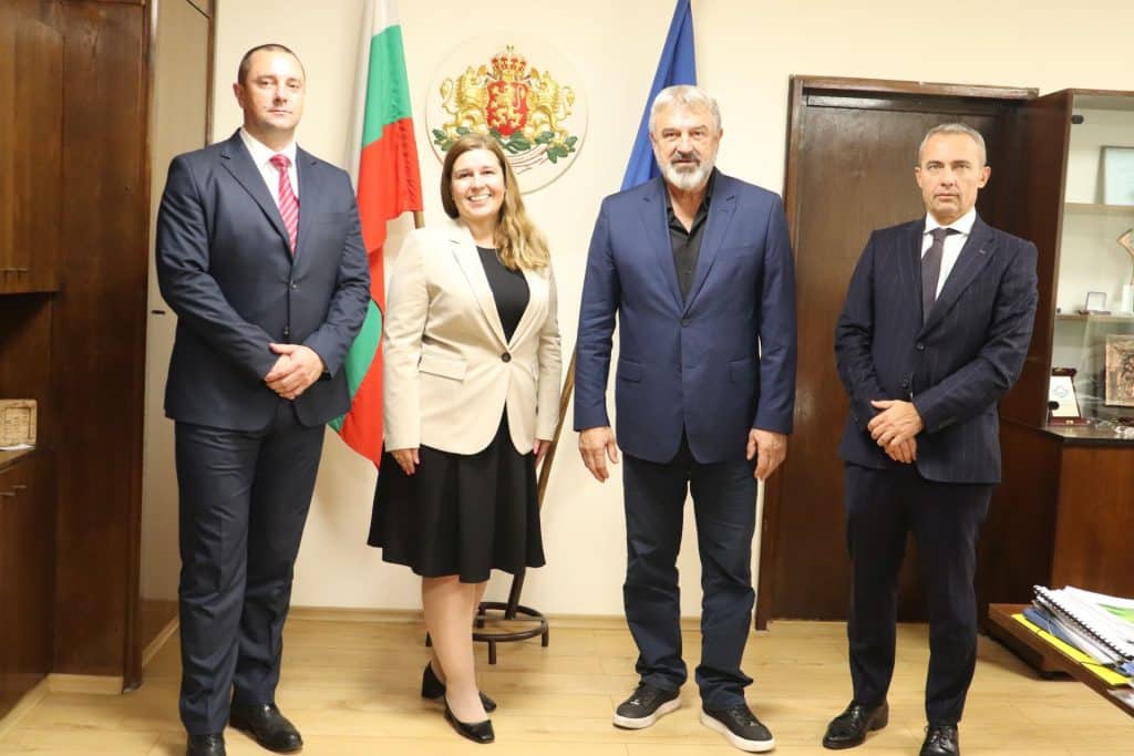 След намесата на Драгомир Драганов единствената банка в Две могили няма да затвори от 1 ноември