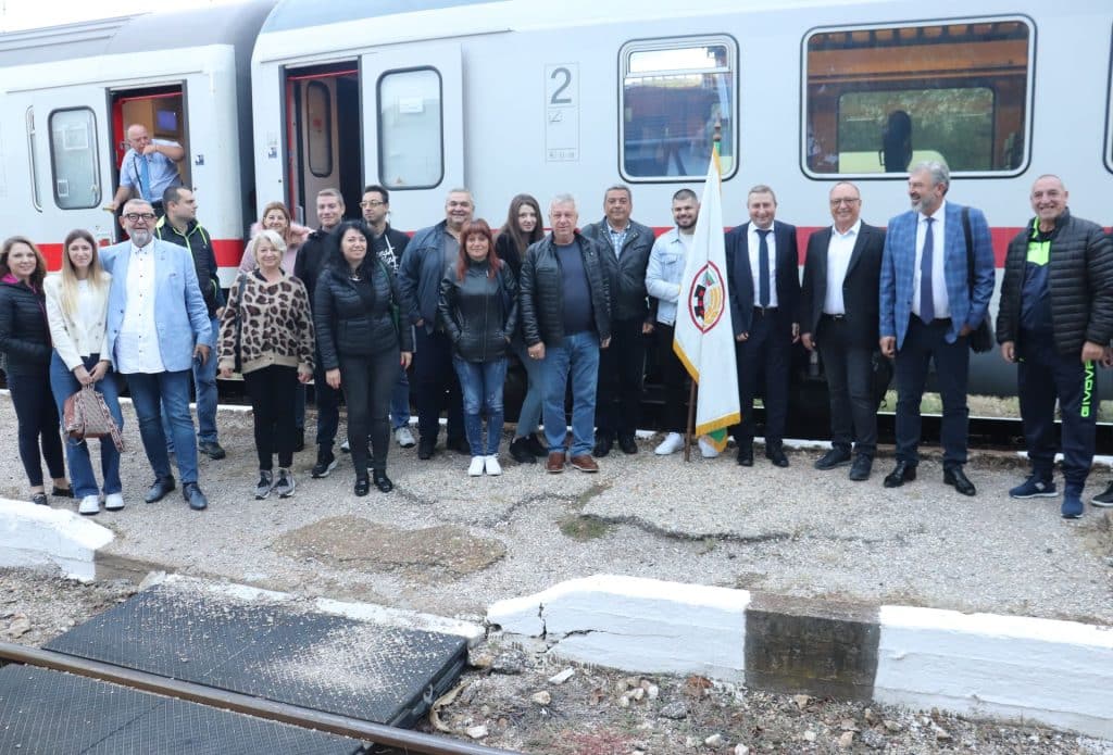 От днес „Синият Дунав“ се движи между Русе и София  с четири от новите немски вагони