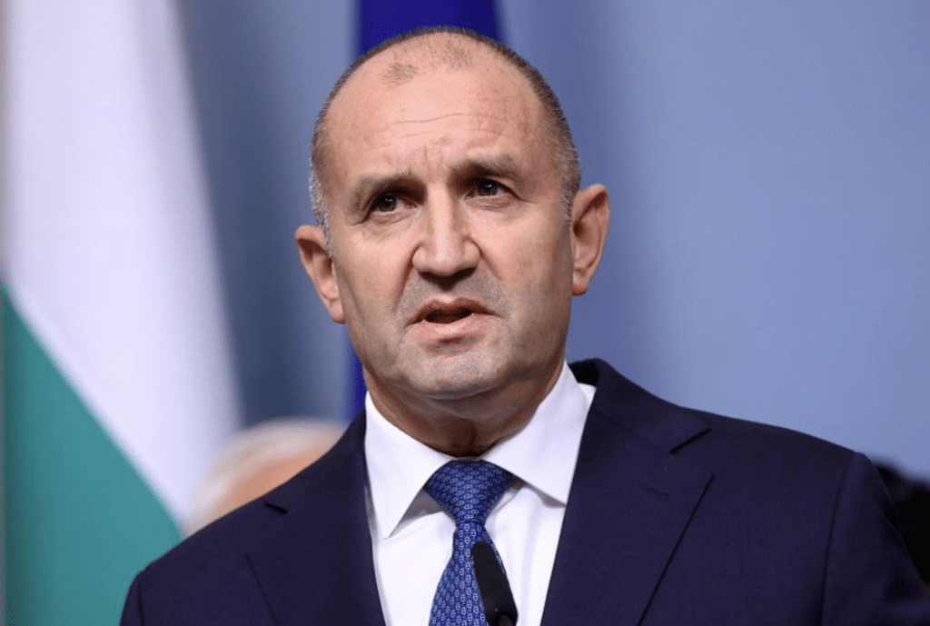 Държавният глава ще удостои български генерали от запаса с Почетен знак на президента
