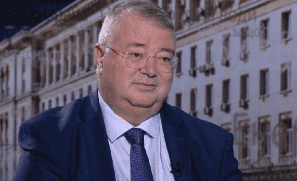 Ивайло Иванов: Минималната работна заплата все пак ще бъде 1077 лв. през 2025 г.