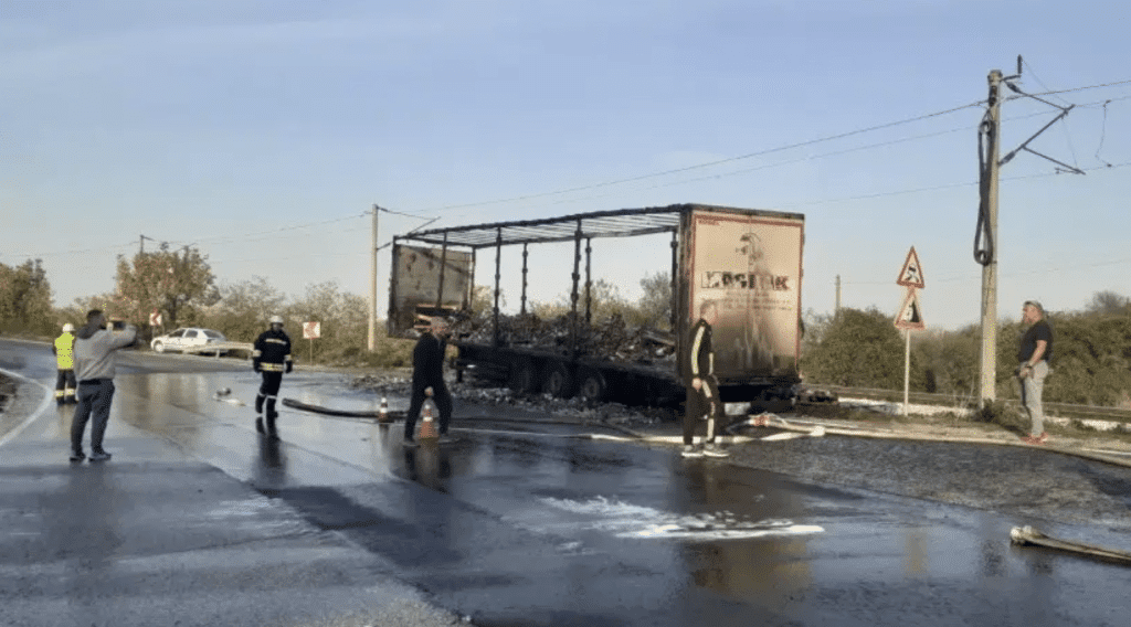 Камион с алкохол се самозапали на пътя Русе – Велико Търново