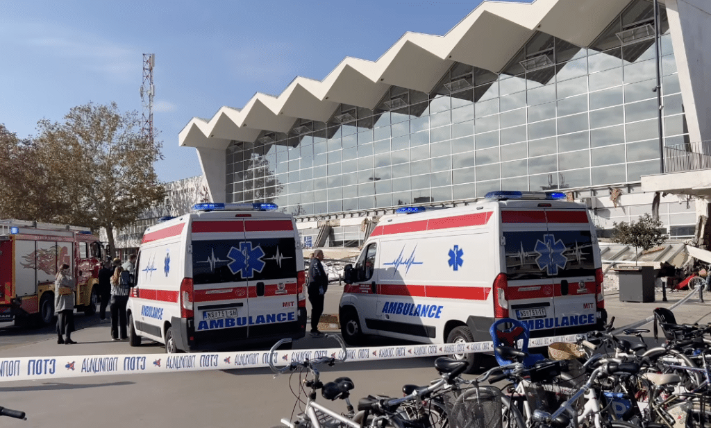 Тридневен траур в Нови Сад в памет на загиналите при срутването на жп гара