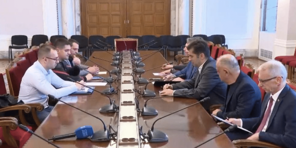 Започна срещата между ПП-ДБ и МЕЧ