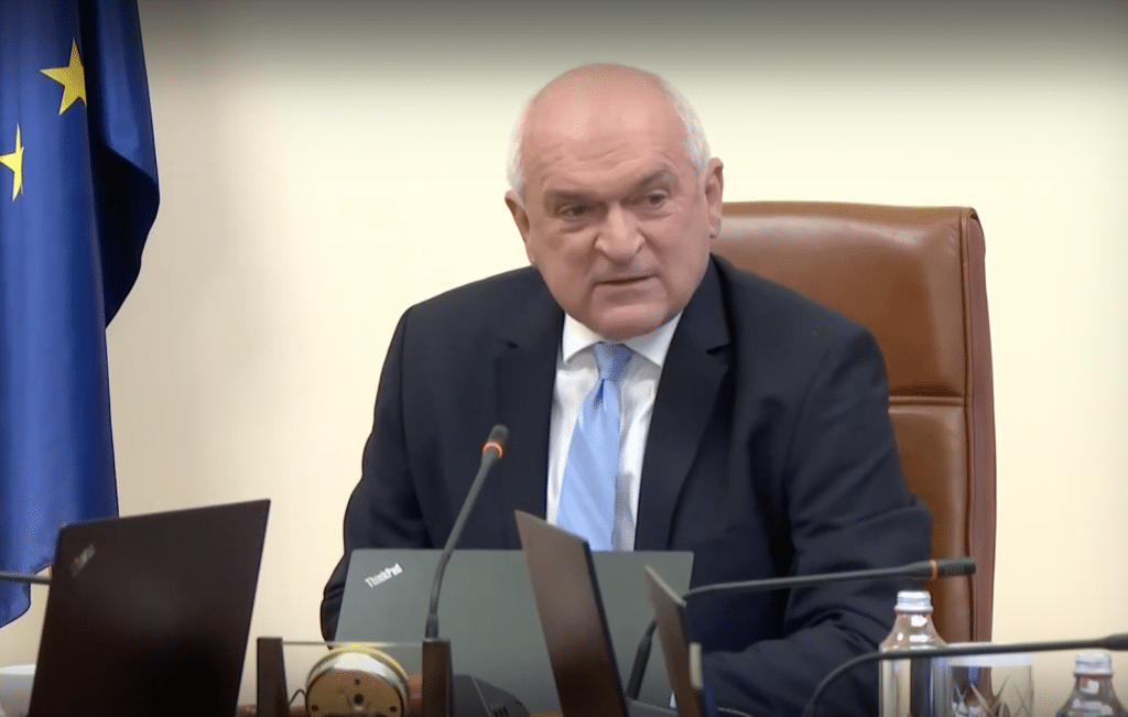 Главчев: Не съм домоуправител, нито министрите са домсъвет, за да решаваме семейни политически скандали