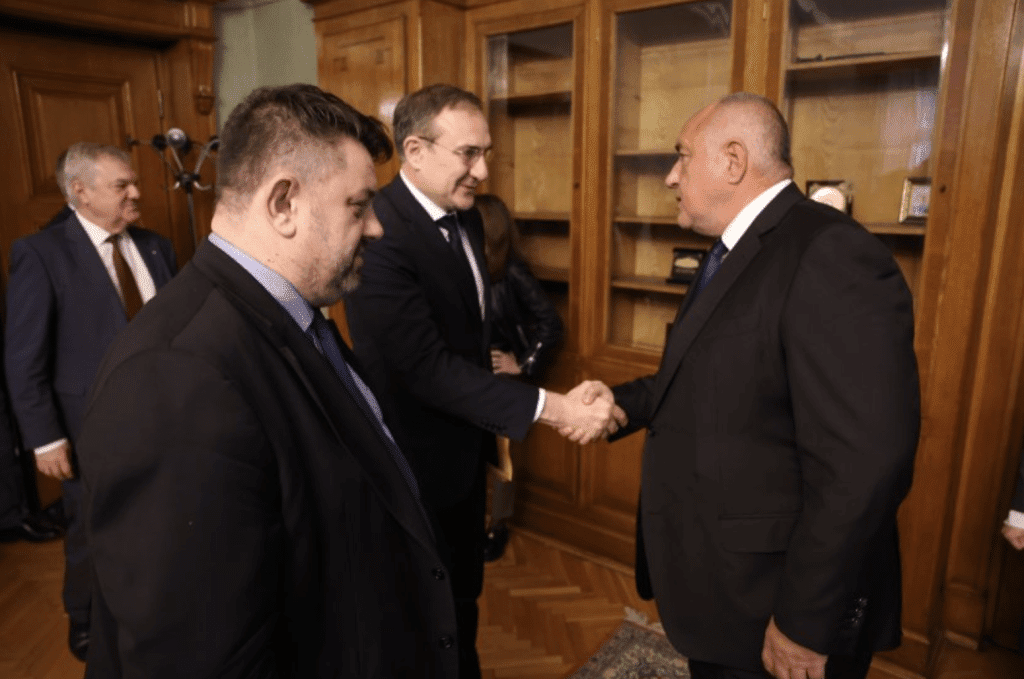 ГЕРБ започна разговори с БСП при закрити врата