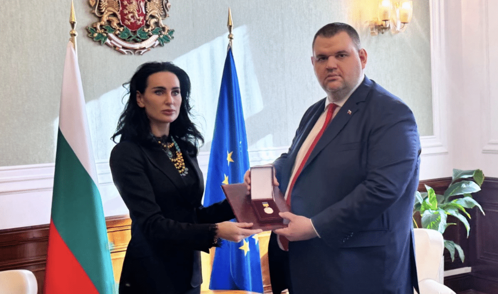 Украйна награди Пеевски с медал за особени заслуги към украинския народ