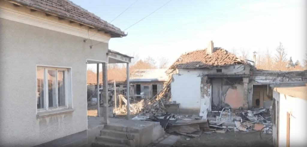 Тежко остава състоянието на тримата пострадали след взрива на газова бутилка в село Крушовица