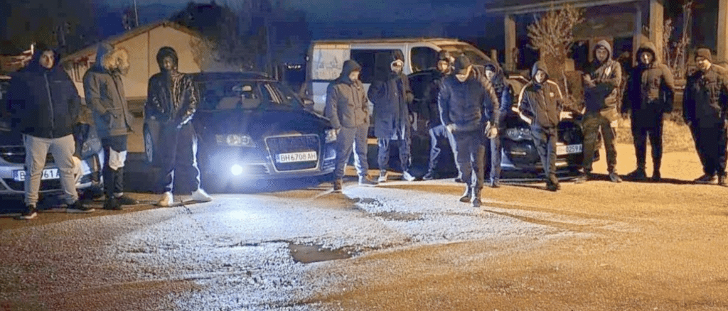 Баща и син се качили на Ауди А3 и потънали вдън земя във Видинско