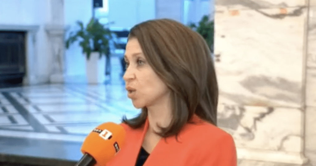 Искра Михайлова: Председателят на НС тряба да е отдалечен от ГЕРБ и ДПС