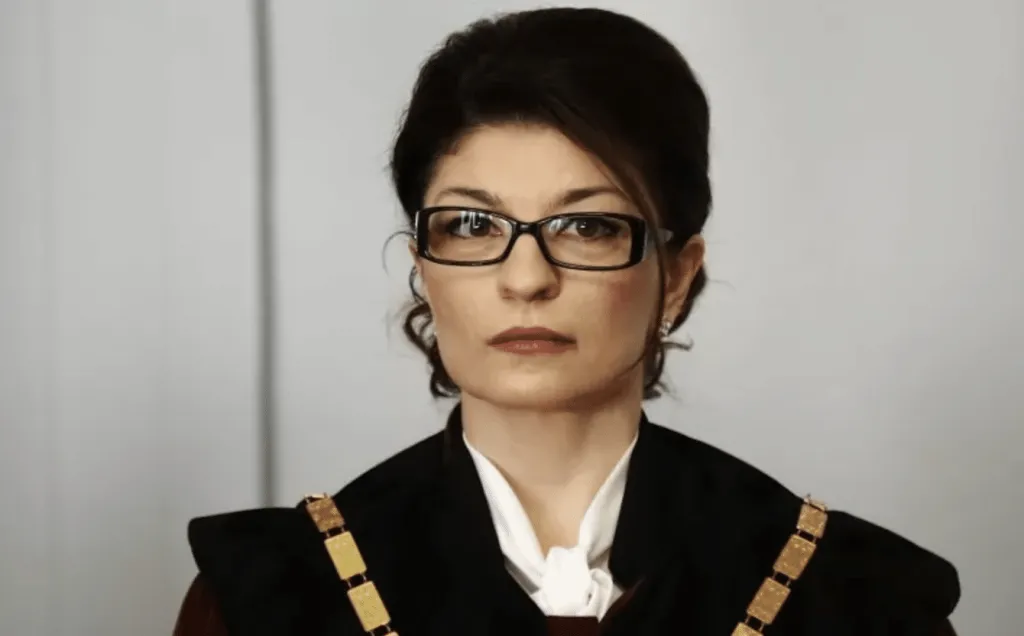 Десислава Атанасова показа справка за пътуването й до Турция, издадена от Околийското управление на Истанбул