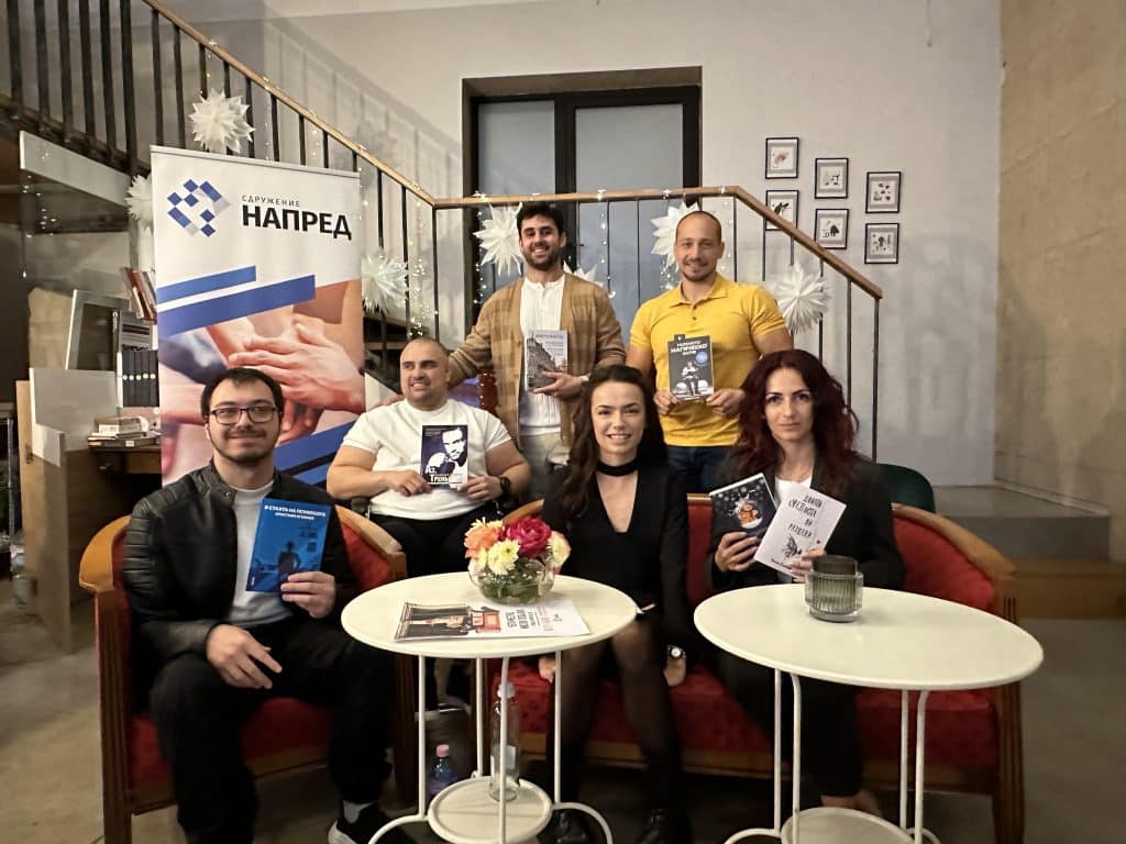 Сдружение „Напред“ отбеляза Деня на народните будители с вечер на русенските автори