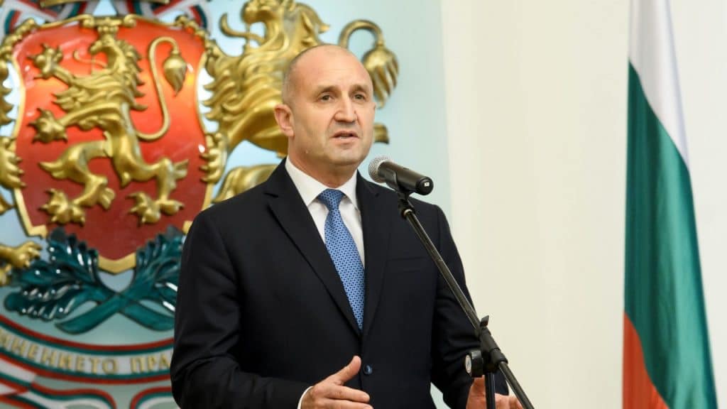 Президентът Румен Радев ще връчи висши държавни отличия