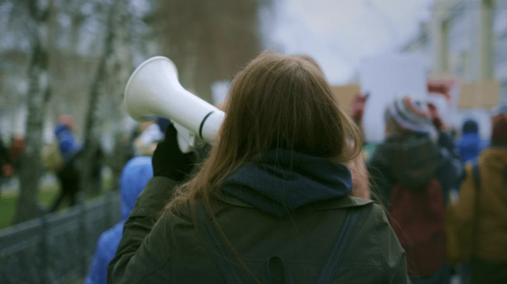 Служители на МОСВ блокират булеварди и пътища в София и страната