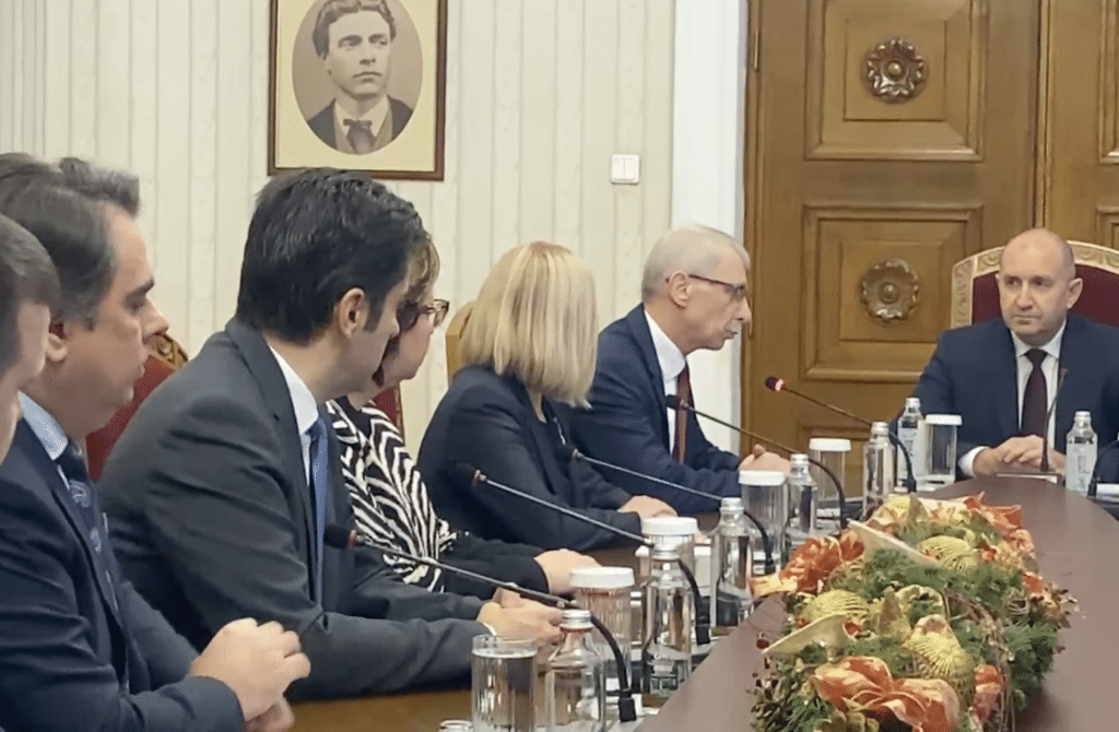 Започна срещата на Румен Радев с ПП-ДБ