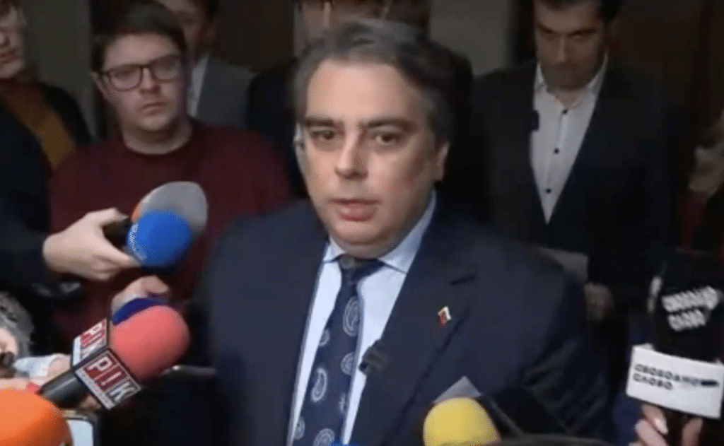 Асен Василев: Няма да пречим на колегите от ДБ да формират евентуално правителство с ГЕРБ