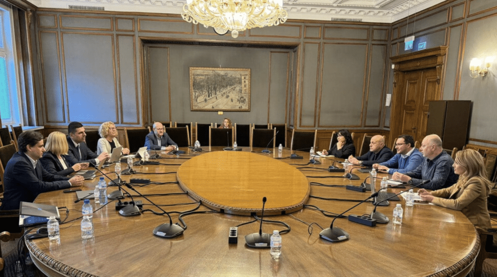 ГЕРБ-СДС и ДБ обсъдиха широко парламентарно мнозинство за редовен кабинет