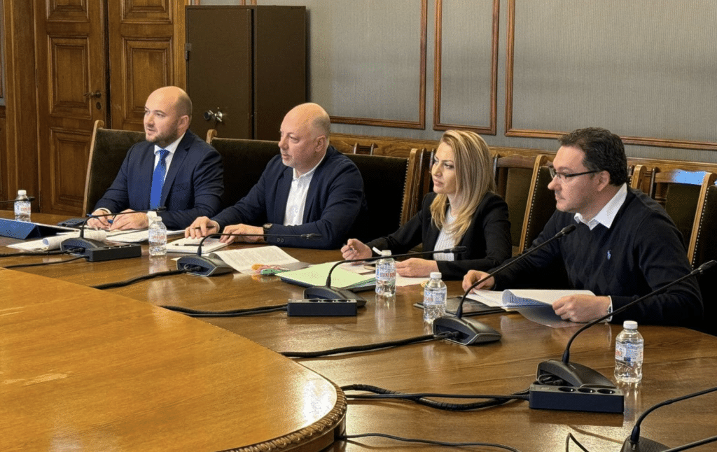 Продължават преговорите за кабинет с първия мандат