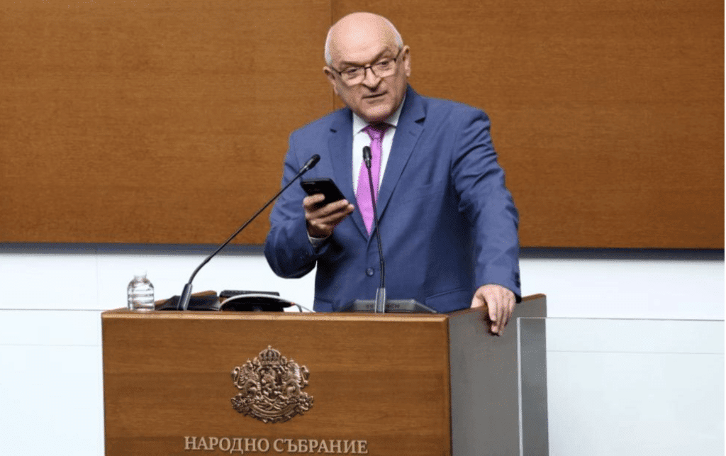 Депутатите ще изслушат премиера Главчев за старостилната църква