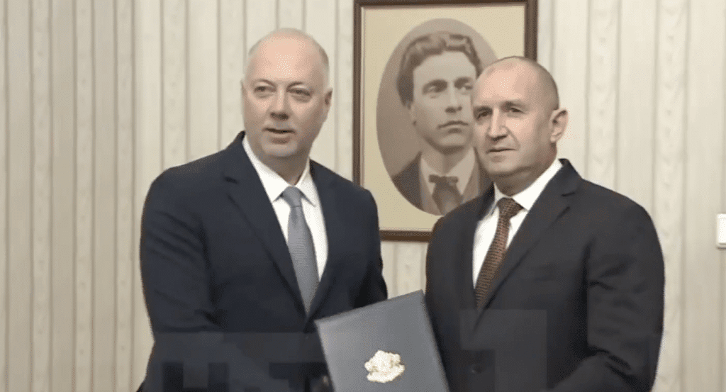 Президентът Радев връчи първия мандат на ГЕРБ-СДС