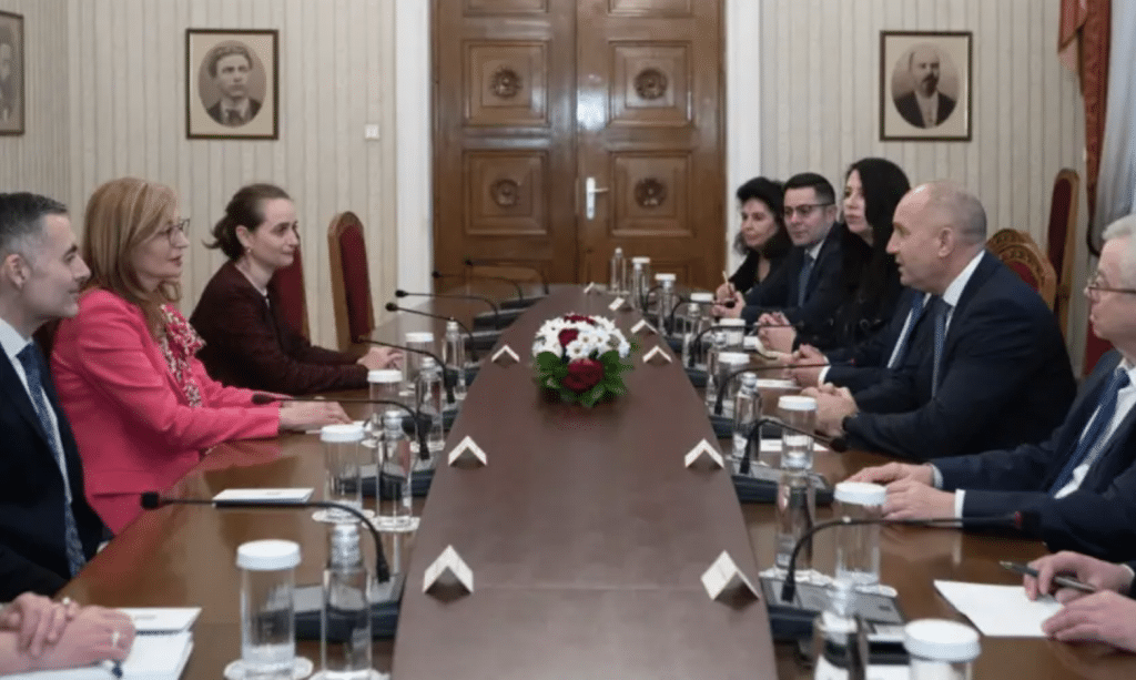 Президентът Румен Радев разговаря с еврокомисаря ни Екатрина Захариева