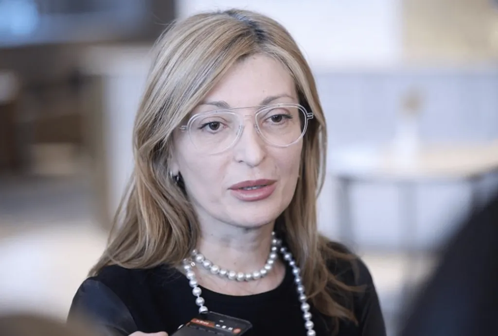 Комисари Йесика Русвал и Екатерина Захариева пристигат на посещение в България