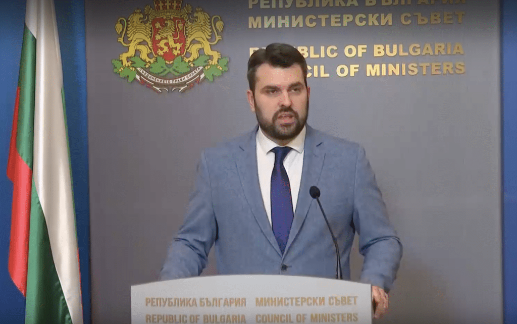 Георг Георгиев: Не са задържани хора от екипажа на „Вежен“