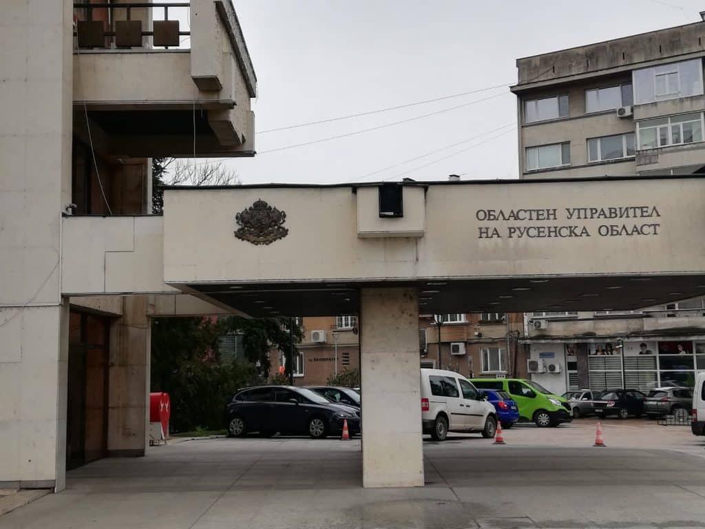 Областният управител на Русе свиква среща за училищния прием