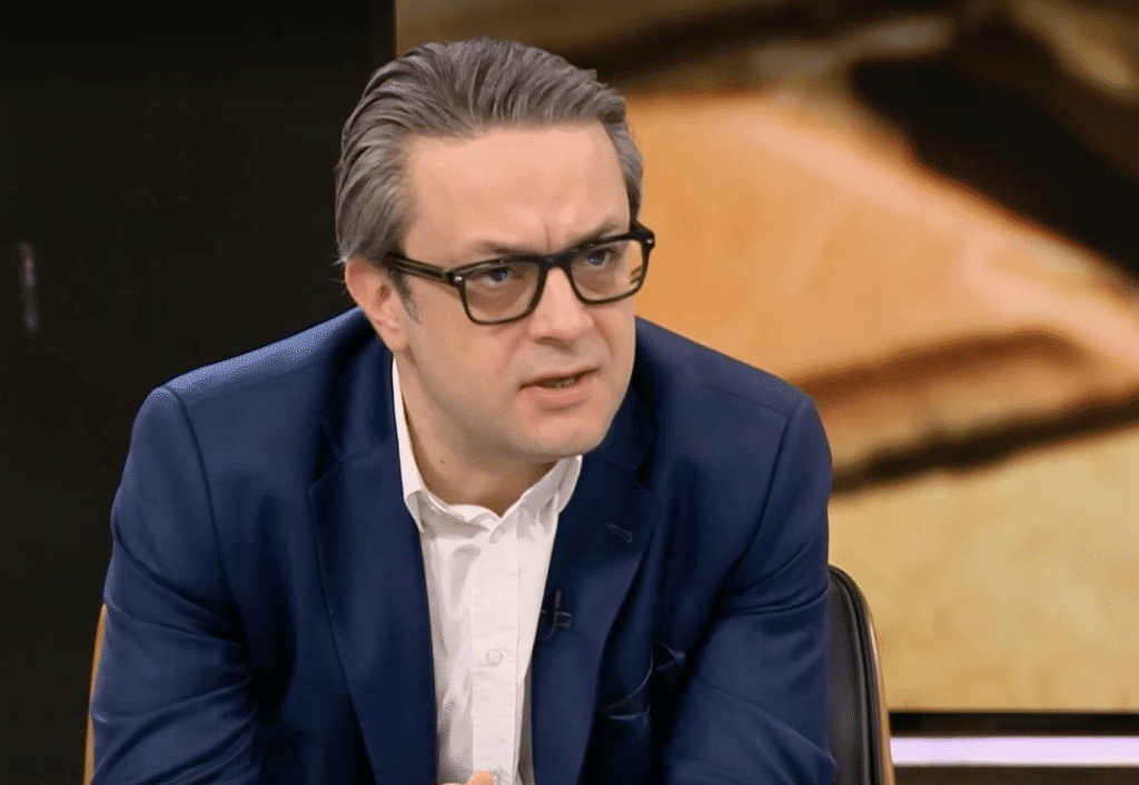 Биков: Кабинетът няма как да съществува без ГЕРБ, независимо какви подкрепи получава