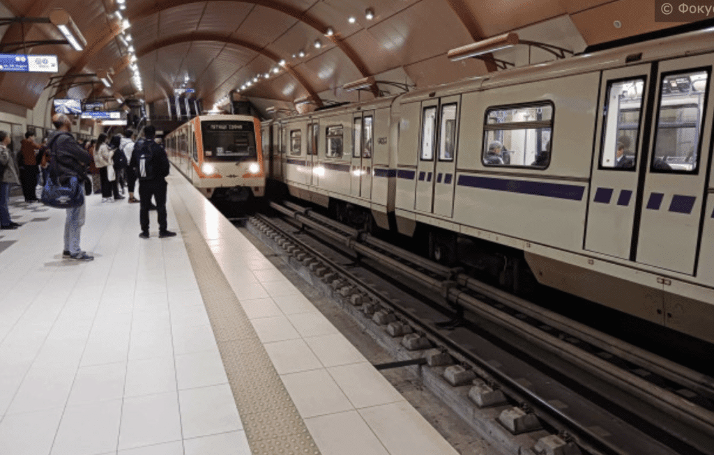 Мъж скочи на релсите на метрото в София