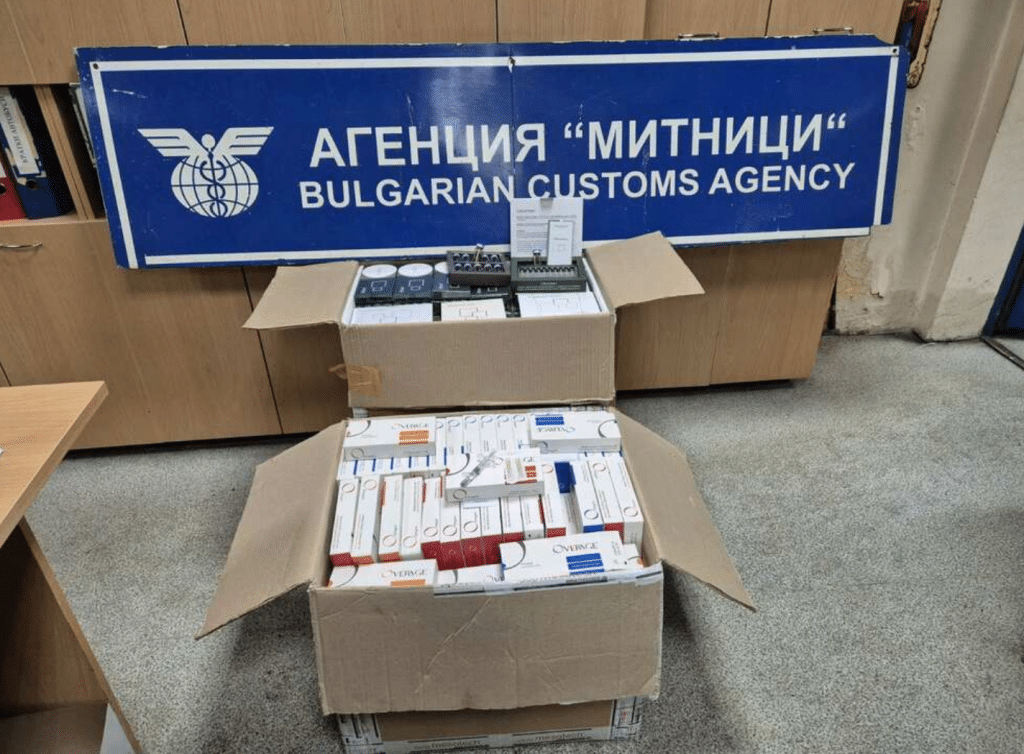 Митничари откриха голямо количество медикаменти за козметични корекции в автобус край „Дунав мост“ при Русе