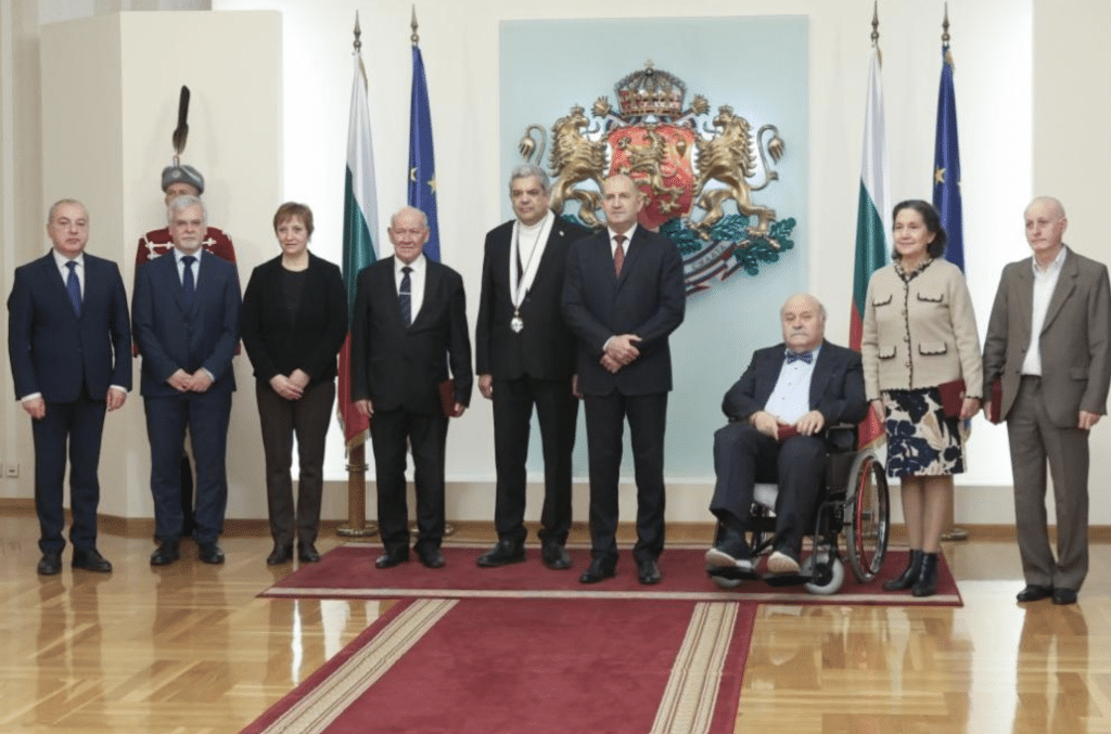 Президентът удостои с висши държавни отличия петима български учени