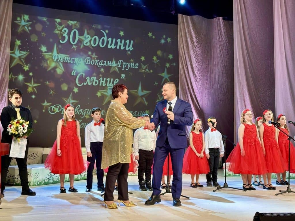 Детска вокална група „Слънце“ отбеляза 30 години от основаването си с впечатляващ концерт