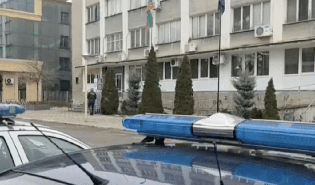 Протест пред полицията в Казанлък след смъртта на арестант