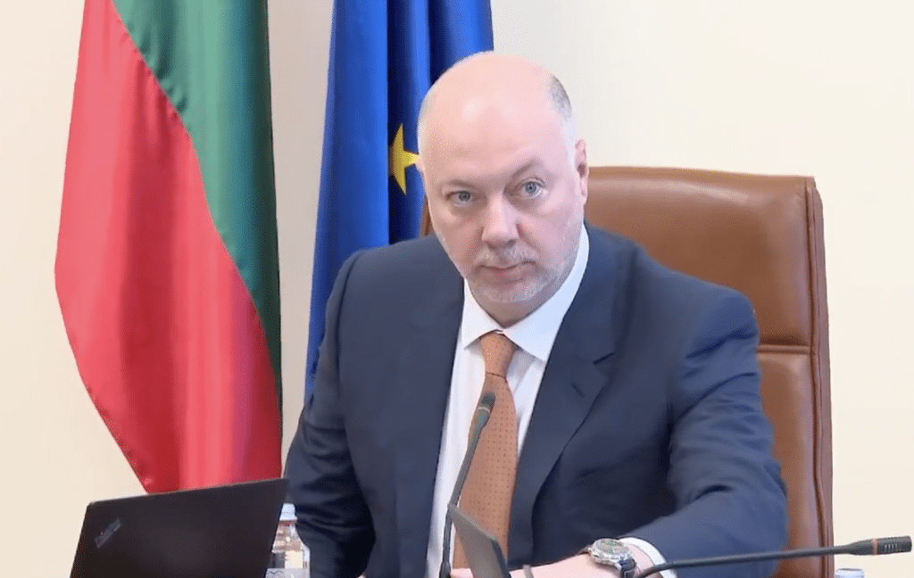 Росен Желязков назначи двама заместник-министри и освободи трима