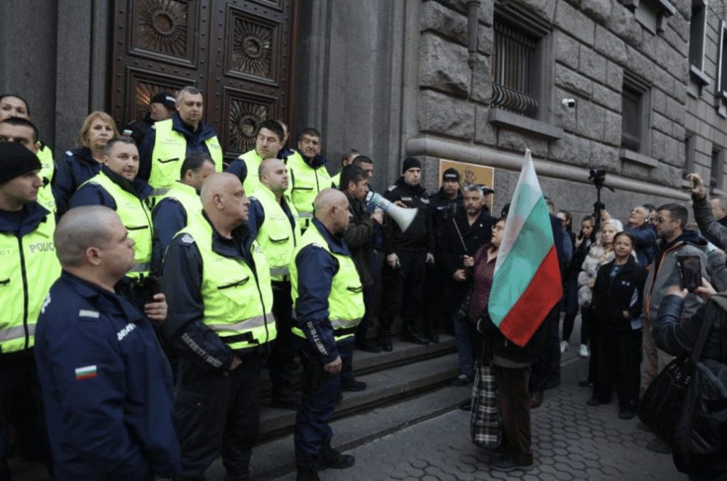 Протест пред Народното събрание с искане за касиране на изборите