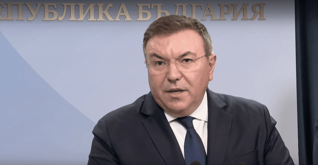 Костадин Ангелов: Заставам категорично зад идеята социалните мрежи да бъдат забранени за децата до навършване на 15 години