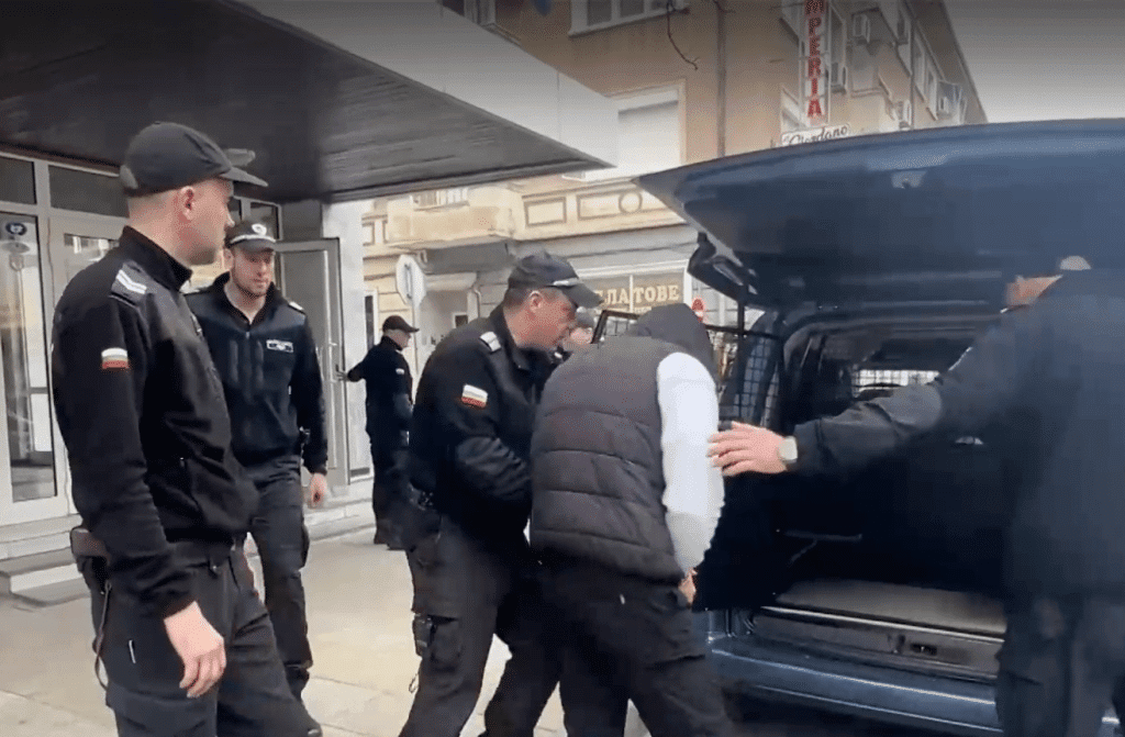 Пребитият до смърт от полицаи в Казанлък крещял: Убихте ме!